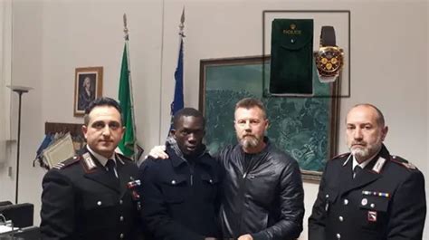 Parma, trova un Rolex e lo restituisce: assunto per riconoscenza